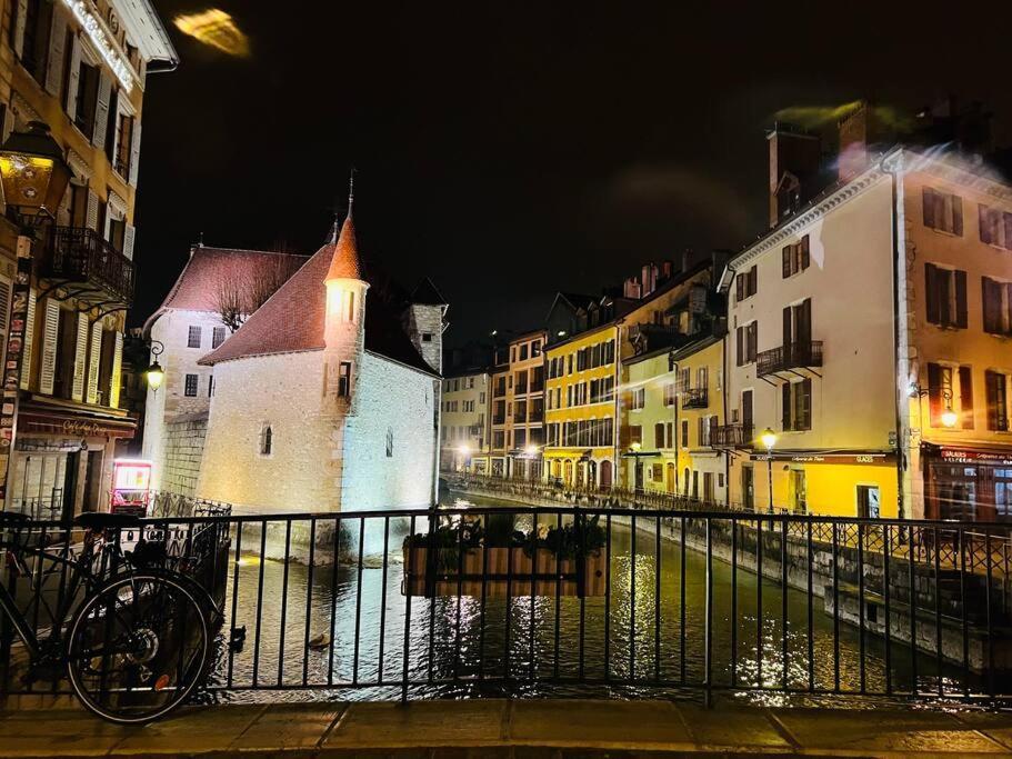 Appartement Moderne Vieille Ville Parking Gratuit アヌシー エクステリア 写真